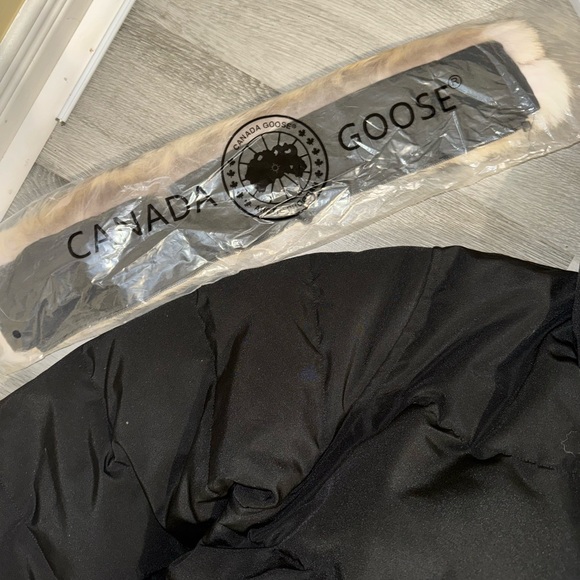 CANADA GOOSE JACKETS - Picture 6 of 6